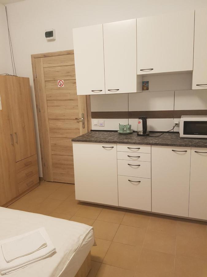 Hostel Mleczna - Metro Zacisze 华沙 外观 照片
