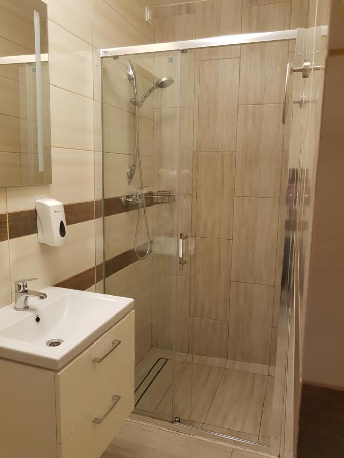 Hostel Mleczna - Metro Zacisze 华沙 外观 照片
