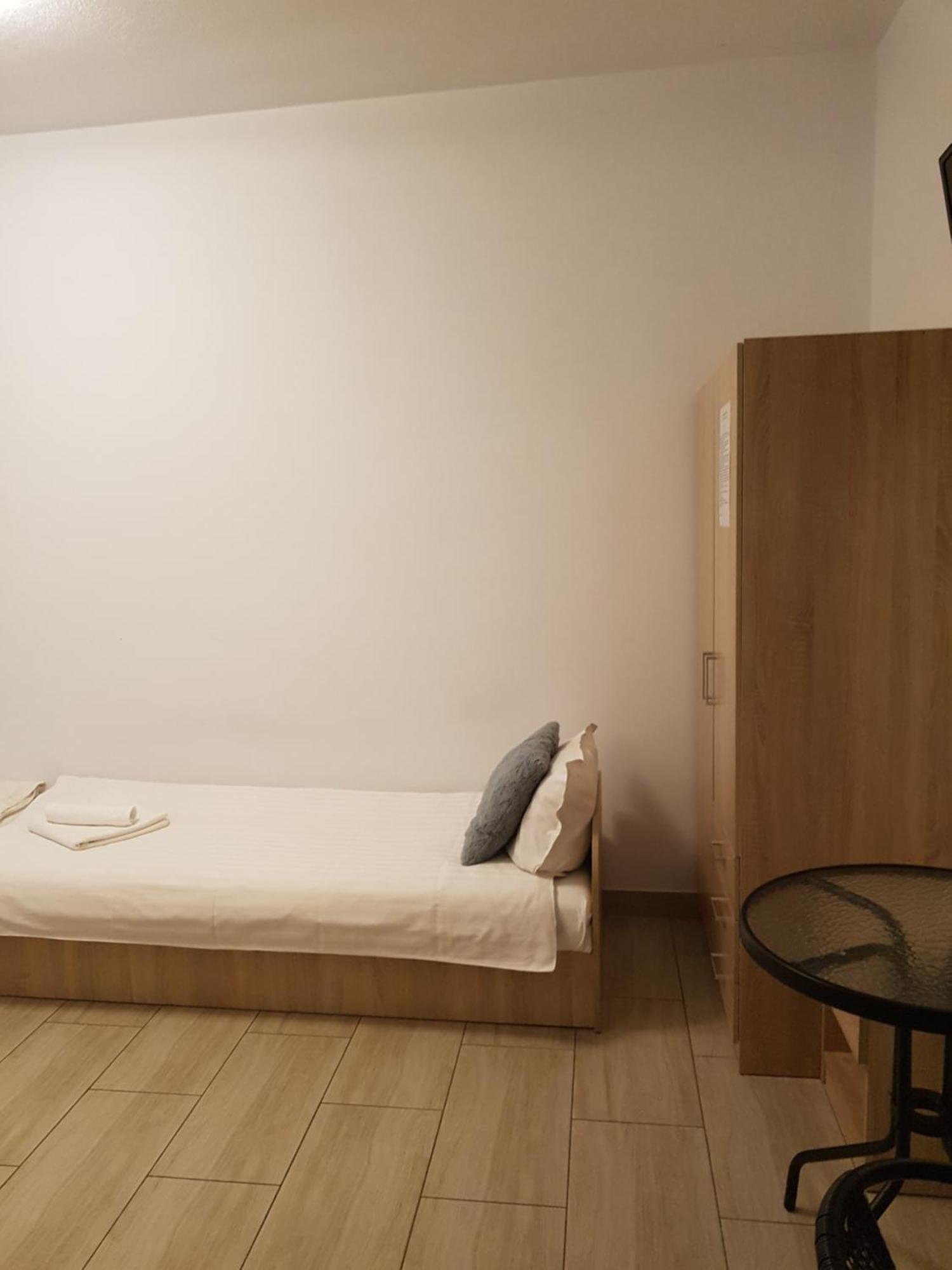 Hostel Mleczna - Metro Zacisze 华沙 外观 照片