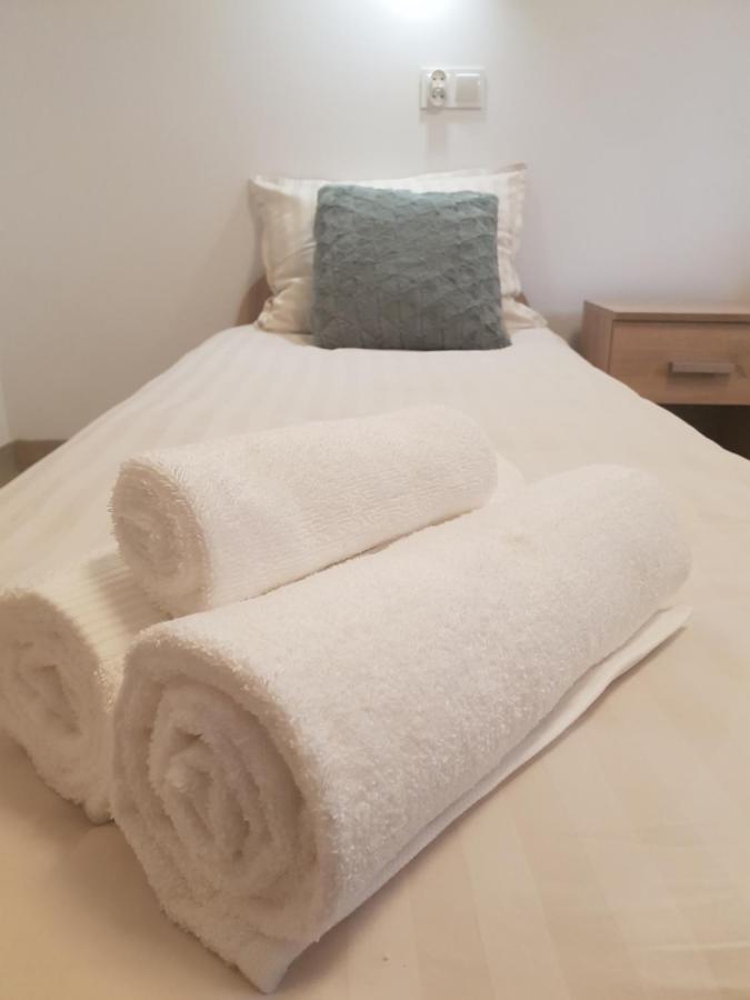 Hostel Mleczna - Metro Zacisze 华沙 外观 照片